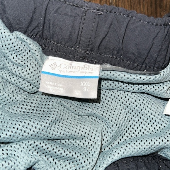 Columbia men’s black shorts size xxlarge - Picture 2 of 5